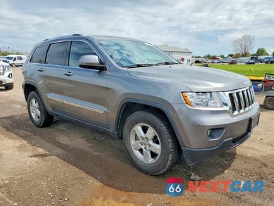 Czwarte zdjęcie samochodu z boku: 2013 JEEP GRAND CHEROKEE LAREDO VIN:1C4RJFAGXDC560731 - miniatura