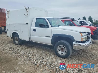 Czwarte zdjęcie samochodu z boku: 2006 CHEVROLET SILVERADO C2500 HEAVY DUTY VIN:1GBHC24U06E150175 - miniatura