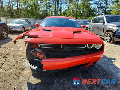 Piąte zdjęcie samochodu w środku: 2018 DODGE CHALLENGER SXT VIN:2C3CDZAG0JH242175 - miniatura
