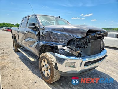 Czwarte zdjęcie samochodu z boku: 2015 RAM 2500 SLT VIN:3C6UR5DL8FG663580 - miniatura