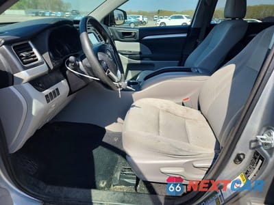 Zdjęcie 7 z 13 samochodu: 2017 TOYOTA HIGHLANDER LE VIN:5TDBZRFH3HS406511 - miniatura