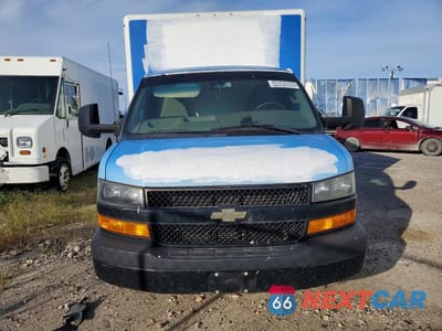 Piąte zdjęcie samochodu w środku: 2018 CHEVROLET EXPRESS BOX TRUCK VIN:1GB3GSCG3J1332348 - miniatura