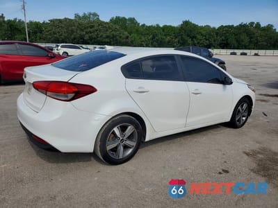Trzecie zdjęcie samochodu z tyłu: 2018 KIA FORTE LX VIN:3KPFL4A74JE211005 - miniatura