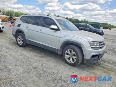 Czwarte zdjęcie samochodu z boku: 2018 VOLKSWAGEN ATLAS SE VIN:1V2CR2CA9JC589390 - miniatura