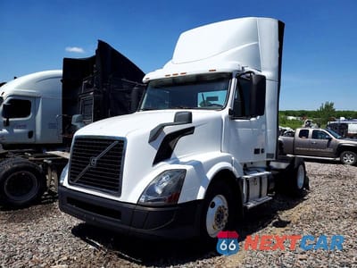 Drugie zdjęcie samochodu z przodu: 2018 VOLVO VNL SEMI TRUCK VIN:4V4N39TGXJN892535 - miniatura