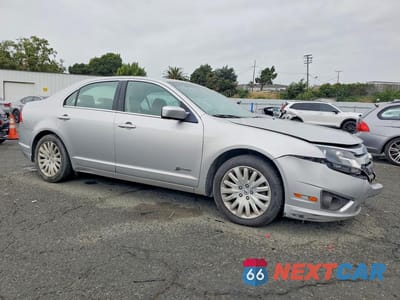 Czwarte zdjęcie samochodu z boku: 2010 FORD FUSION HYBRID VIN:3FADP0L32AR418893 - miniatura