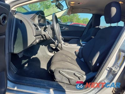 Zdjęcie 7 z 12 samochodu: 2016 CHRYSLER 200 LIMITED VIN:1C3CCCAG8GN155964 - miniatura