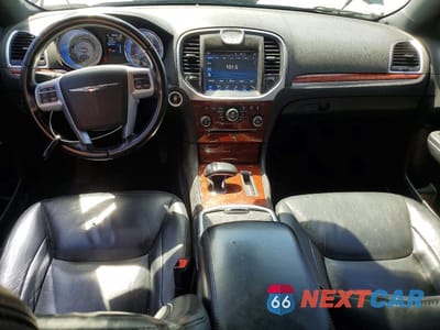 Zdjęcie 8 z 12 samochodu: 2014 CHRYSLER 300 VIN:2C3CCAAG5EH128005 - miniatura