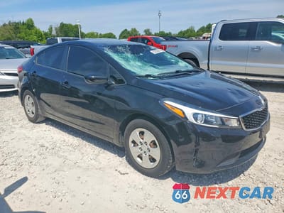 Czwarte zdjęcie samochodu z boku: 2018 KIA FORTE LX VIN:3KPFK4A71JE243929 - miniatura