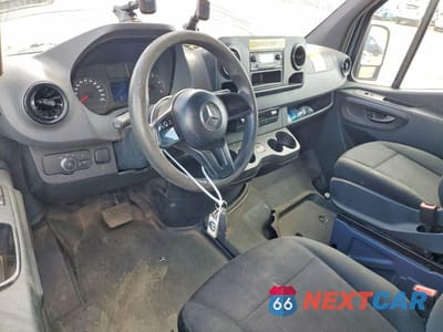Zdjęcie 8 z 13 samochodu: 2019 MERCEDES BENZ SPRINTER 2500 DELIVERY VAN VIN:WD4PF0CD7KP101743 - miniatura