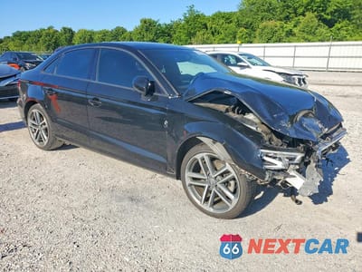 Czwarte zdjęcie samochodu z boku: 2018 AUDI A3 PREMIUM VIN:WAUAUGFFXJ1041516 - miniatura