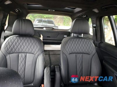 Zdjęcie 10 z 13 samochodu: 2024 BMW X7 M60I VIN:5UX33EM03R9T73102 - miniatura