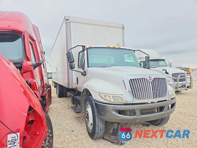 Czwarte zdjęcie samochodu z boku: 2021 INTERNATIONAL MV607 BOX TRUCK ** R & D * CLN TITLE * PRI FLEET ** VIN:3HAEUMML5ML407306 - miniatura
