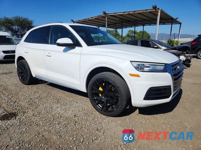 Czwarte zdjęcie samochodu z boku: 2018 AUDI Q5 PREMIUM VIN:WA1ANAFY5J2135550 - miniatura