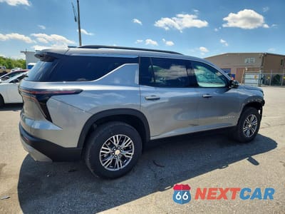 Trzecie zdjęcie samochodu z tyłu: 2026 CHEVROLET TRAVERSE LT VIN:1GNEVGKS8TJ288497 - miniatura