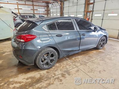 Trzecie zdjęcie samochodu z tyłu: 2019 CHEVROLET CRUZE PREMIER VIN:3G1BF6SM3KS616550 - miniatura