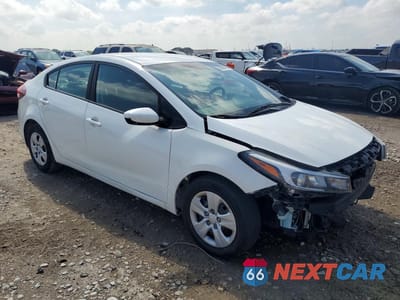 Czwarte zdjęcie samochodu z boku: 2018 KIA FORTE LX VIN:3KPFK4A78JE221331 - miniatura