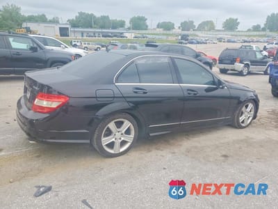 Trzecie zdjęcie samochodu z tyłu: 2011 MERCEDES-BENZ C 300 4MATIC VIN:WDDGF8BB0BR157946 - miniatura