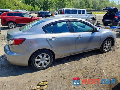 Trzecie zdjęcie samochodu z tyłu: 2013 MAZDA 3 I VIN:JM1BL1UP4D1823687 - miniatura