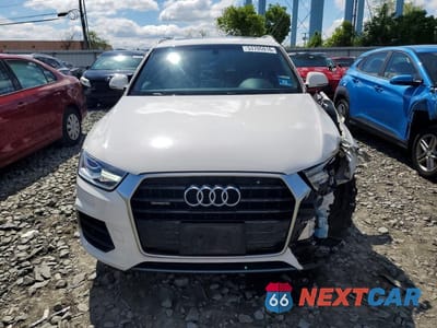 Piąte zdjęcie samochodu w środku: 2017 AUDI Q3 PREMIUM VIN:WA1ECCFS0HR010021 - miniatura