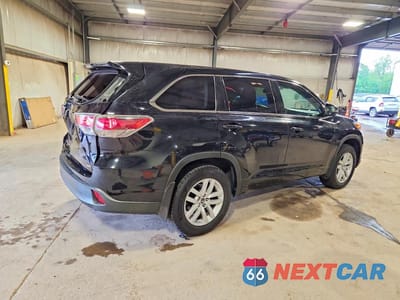 Trzecie zdjęcie samochodu z tyłu: 2016 TOYOTA HIGHLANDER LE VIN:5TDBKRFH3GS228666 - miniatura