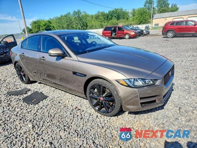 Czwarte zdjęcie samochodu z boku: 2017 JAGUAR XE PRESTIGE VIN:SAJAK4BVXHA973702 - miniatura