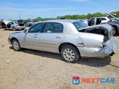 Drugie zdjęcie samochodu z przodu: 2003 LINCOLN TOWN CAR EXECUTIVE VIN:1LNHM81WX3Y653722 - miniatura