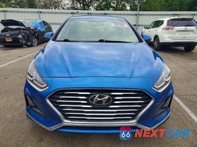 Piąte zdjęcie samochodu w środku: 2019 HYUNDAI SONATA SE VIN:5NPE24AF5KH747903 - miniatura