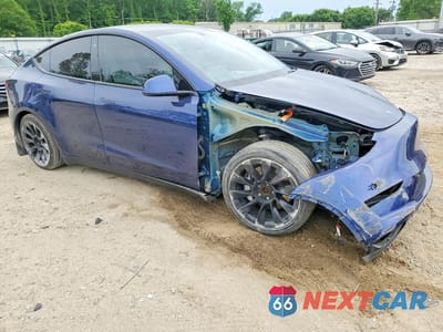 Czwarte zdjęcie samochodu z boku: 2023 TESLA MODEL Y VIN:7SAYGDEE3PA103905 - miniatura