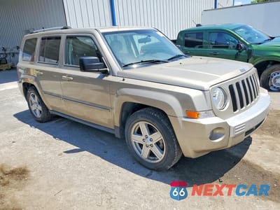 Czwarte zdjęcie samochodu z boku: 2010 JEEP PATRIOT LIMITED VIN:1J4NT4GBXAD501395 - miniatura