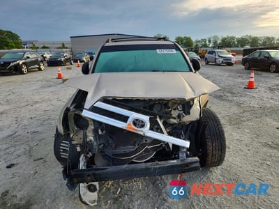 Piąte zdjęcie samochodu w środku: 2005 TOYOTA 4RUNNER SR5 VIN:JTEZU14R450053765 - miniatura
