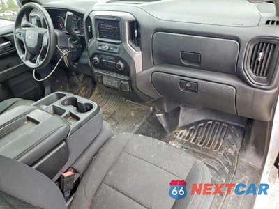 Zdjęcie 8 z 12 samochodu: 2021 CHEVROLET SILVERADO C1500 VIN:3GCNWAEK9MG318334 - miniatura