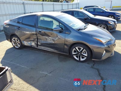 Czwarte zdjęcie samochodu z boku: 2018 TOYOTA PRIUS THREE TOURING VIN:JTDKARFU8J3065912 - miniatura