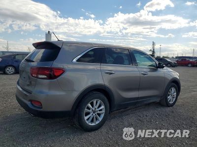 Trzecie zdjęcie samochodu z tyłu: 2019 KIA SORENTO LX V6 VIN:5XYPG4A5XKG545132 - miniatura