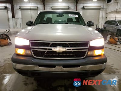 Piąte zdjęcie samochodu w środku: 2006 CHEVROLET SILVERADO K1500 VIN:1GCEK14Z86Z291527 - miniatura