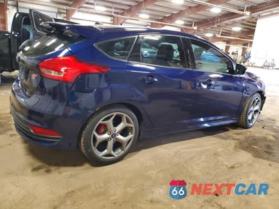 Trzecie zdjęcie samochodu z tyłu: 2016 FORD FOCUS ST VIN:1FADP3L9XGL299942 - miniatura