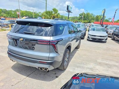 Czwarte zdjęcie samochodu z boku: 2026 CHEVROLET TRAVERSE LT VIN:1GNERGKS2TJ191252 - miniatura
