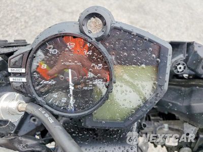 Zdjęcie 7 z 8 samochodu: 2020 YAMAHA YZFR6 VIN:JYARJ28E4LA005843 - miniatura
