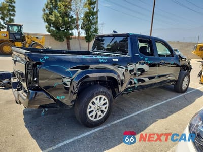 Trzecie zdjęcie samochodu z tyłu: 2025 TOYOTA TACOMA SR5 VIN:3TMKB5FN9SM039933 - miniatura