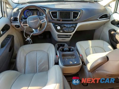 Zdjęcie 8 z 13 samochodu: 2019 CHRYSLER PACIFICA TOURING L VIN:2C4RC1BG9KR597298 - miniatura