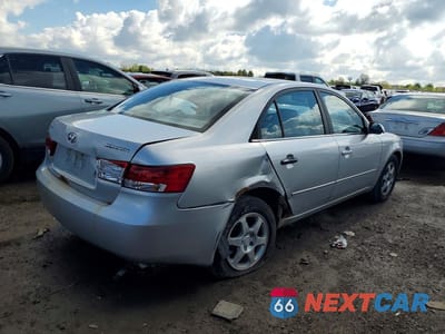 Trzecie zdjęcie samochodu z tyłu: 2006 HYUNDAI SONATA GLS VIN:KMHEU46C46A106324 - miniatura