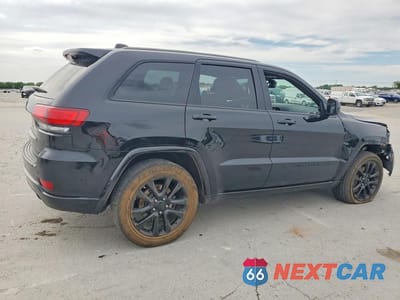 Trzecie zdjęcie samochodu z tyłu: 2022 JEEP GRAND CHEROKEE LAREDO E VIN:1C4RJFAG1NC113741 - miniatura