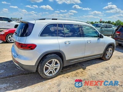 Czwarte zdjęcie samochodu z boku: 2020 MERCEDES-BENZ GLB 250 4MATIC VIN:W1N4M4HB1LW043131 - miniatura