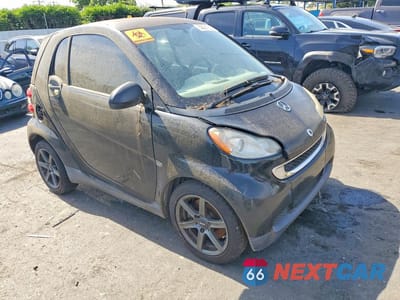 Czwarte zdjęcie samochodu z boku: 2011 SMART FORTWO PURE VIN:WMEEJ3BA0BK428069 - miniatura