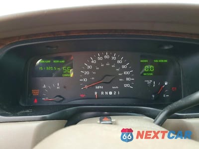 Zdjęcie 9 z 12 samochodu: 1999 LINCOLN TOWN CAR EXECUTIVE VIN:1LNHM81W4XY665208 - miniatura