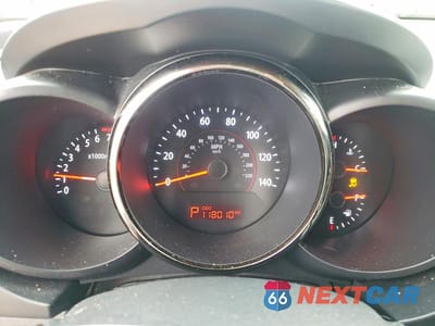 Zdjęcie 9 z 13 samochodu: 2010 KIA SOUL + VIN:KNDJT2A25A7177904 - miniatura