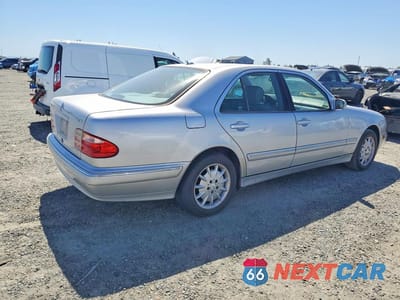Trzecie zdjęcie samochodu z tyłu: 2002 MERCEDES-BENZ E 320 4MATIC VIN:WDBJF82J82X072838 - miniatura