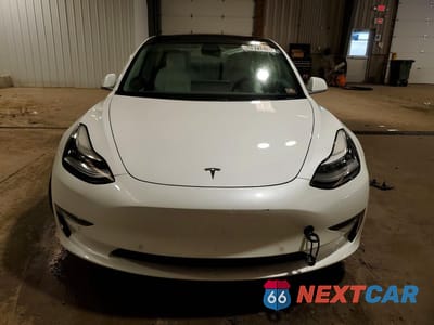 Piąte zdjęcie samochodu w środku: 2019 TESLA MODEL 3 VIN:5YJ3E1EB2KF469576 - miniatura