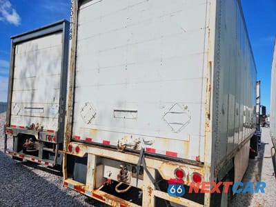 Czwarte zdjęcie samochodu z boku: 2017 VOLVO VNL SEMI TRUCK VIN:4V4N39TG6HN988155 - miniatura