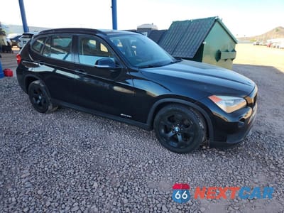 Czwarte zdjęcie samochodu z boku: 2015 BMW X1 SDRIVE28I VIN:WBAVM1C58FV317363 - miniatura